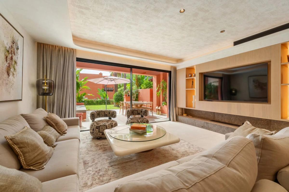 Sprzedaż szeregowego domku w  Barrio Lomas de Marbella Club , Marbella photo 3