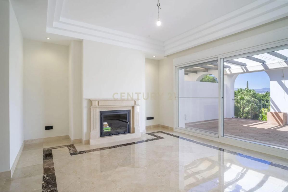 Продажа пентхауса на  Calle Lago de los Cisnes, 1, Марбелла photo 4