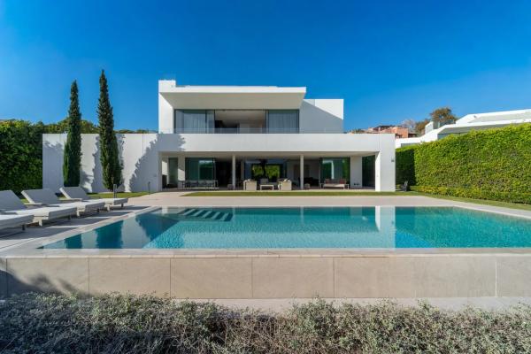 Chalet wolnostojący na sprzedaż w Barrio Las Lomas de Río Verde, Marbella photo 1