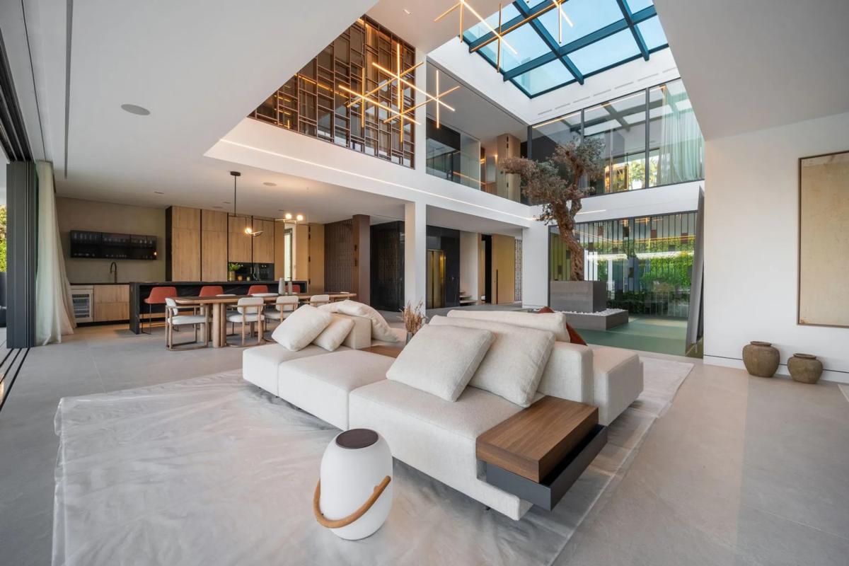 Sale of independent chalet in Barrio Las Lomas de Río Verde, Marbella
 photo 2