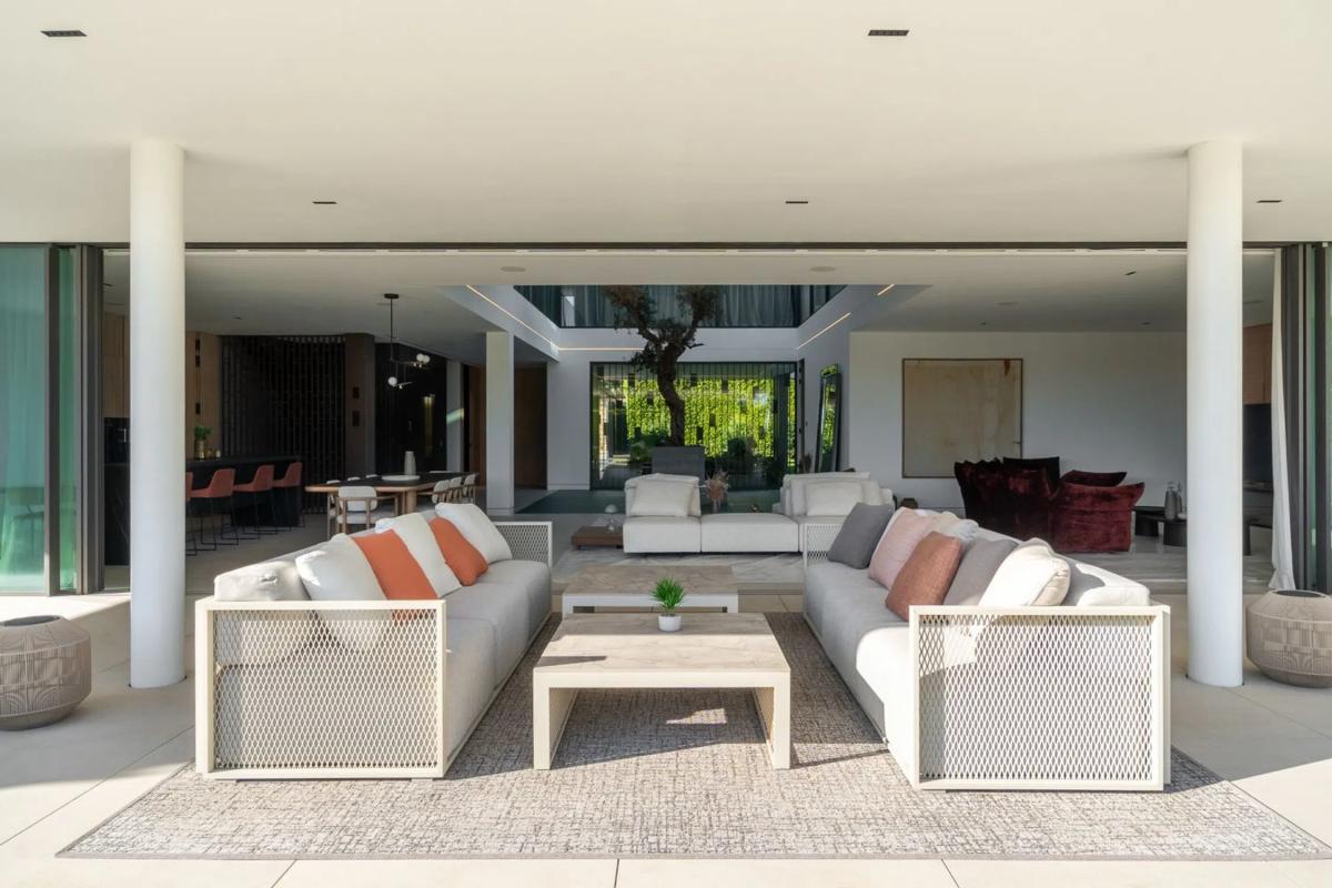 Sale of independent chalet in Barrio Las Lomas de Río Verde, Marbella
 photo 3