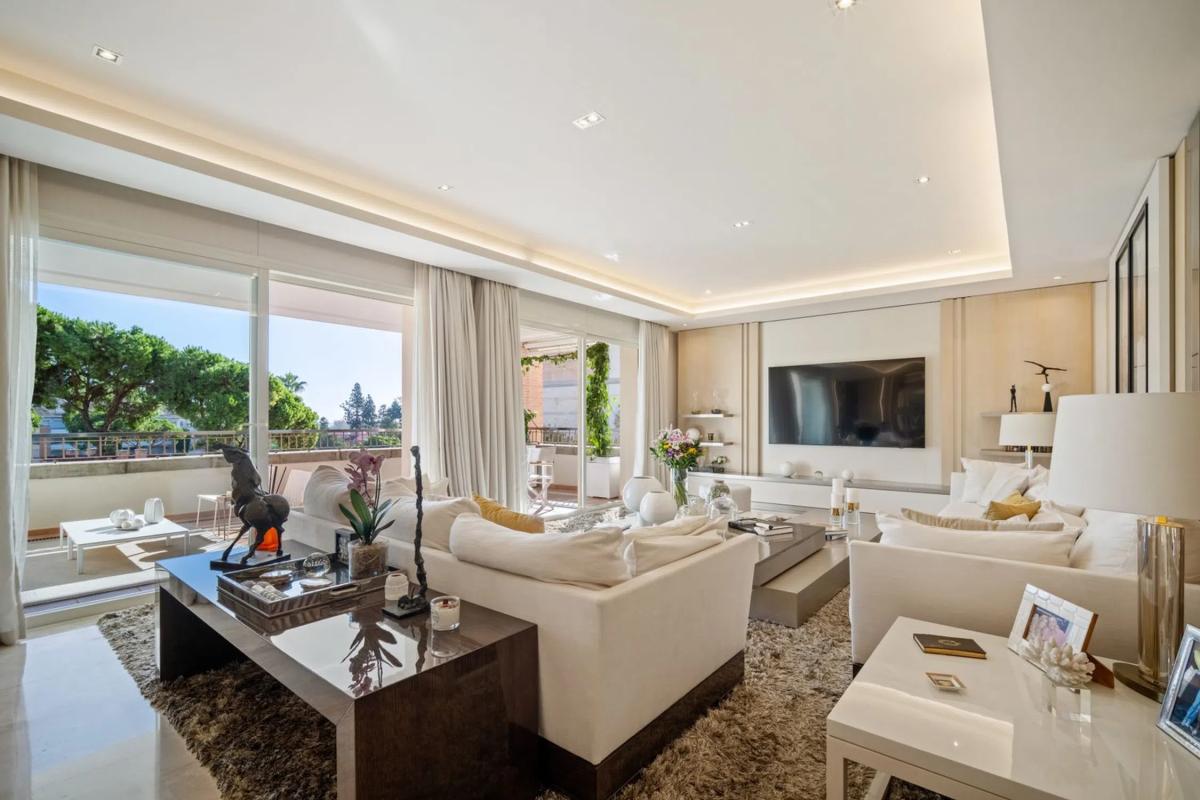 Sprzedaż mieszkania w Barrio Las Lomas de Río Verde, Marbella
photo 2