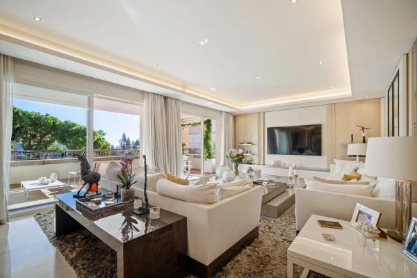 Piso en venta en Barrio Las Lomas de Río Verde, Marbella
thumbnail 1