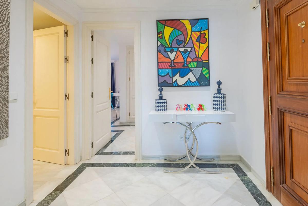 Продажа квартиры на Urbanización Monte Paraíso, 8, Марбелла
photo 2