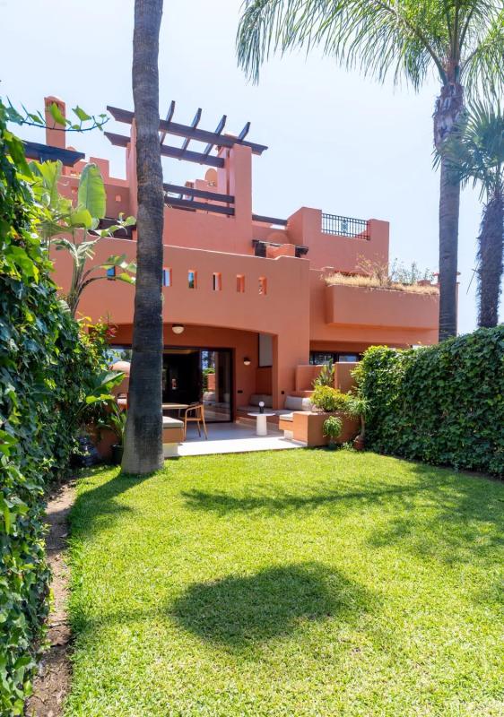 Venta de chalet adosado en CL PINTOR LOSADA , Marbella photo 2