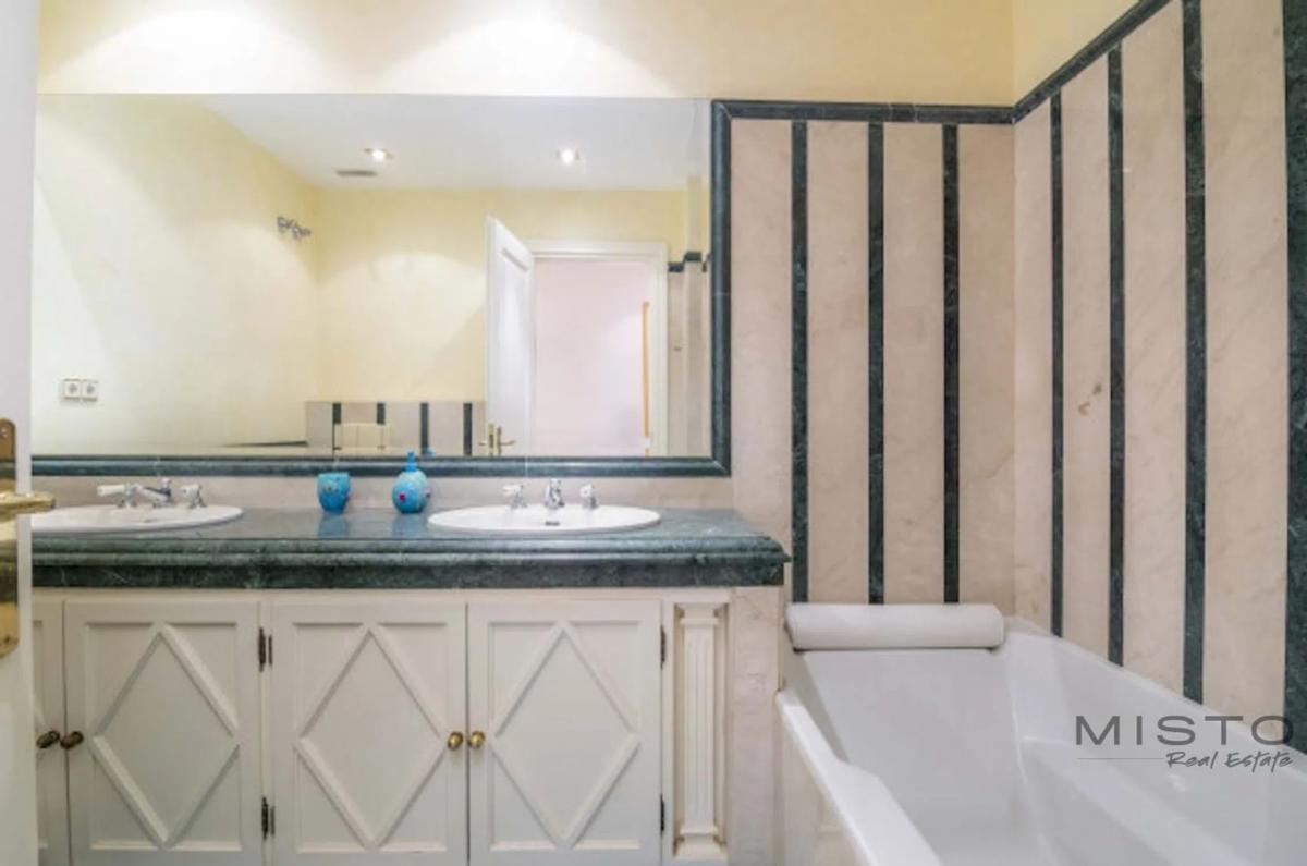 Продажа квартиры на Calle Sierra Bermeja, Марбелла
photo 5