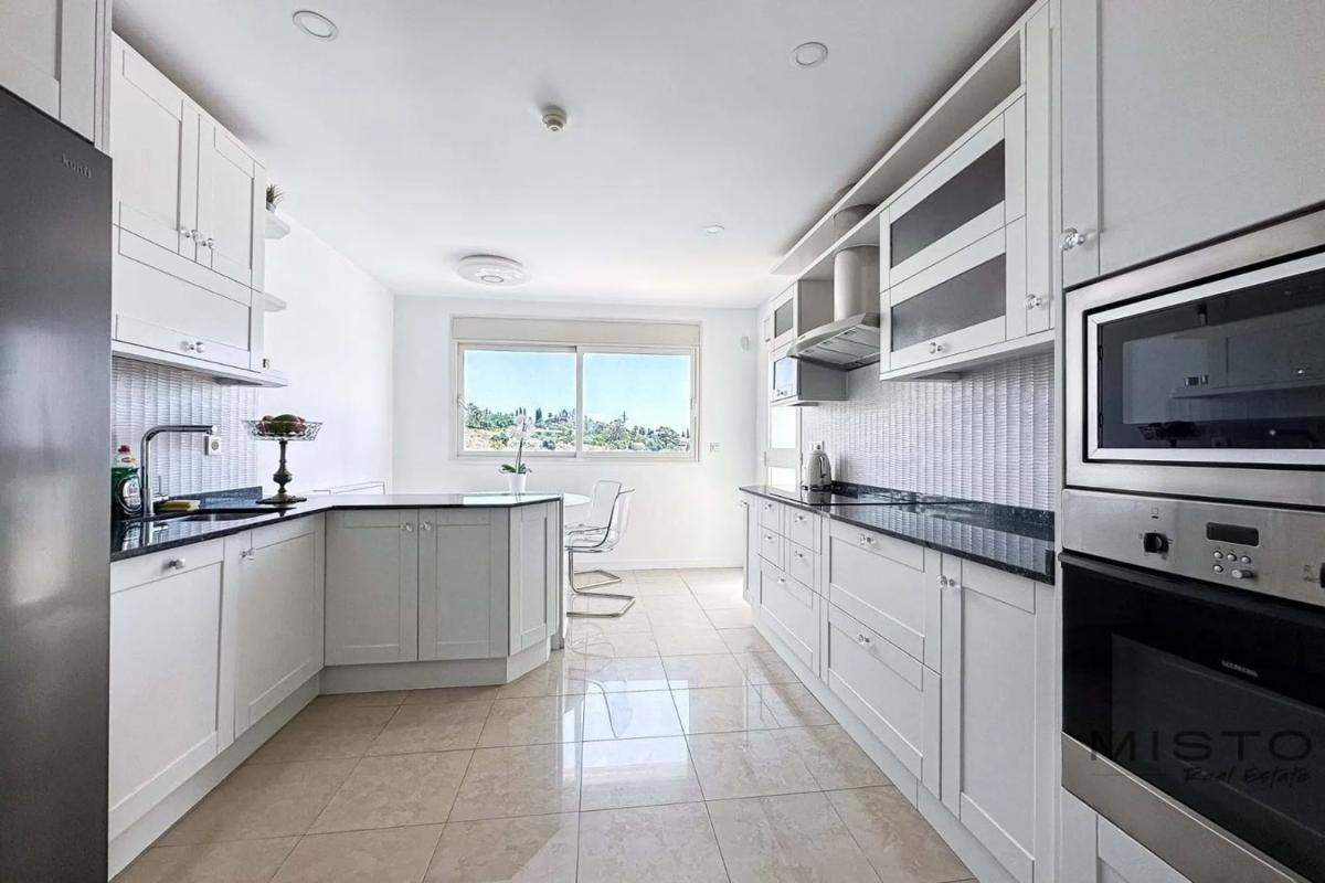 Venta de piso en Calle Sierra de Ronda, Marbella
photo 2