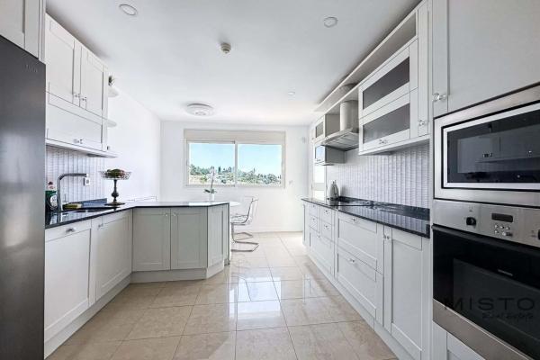 Piso en venta en Calle Sierra de Ronda, Marbella
thumbnail 1
