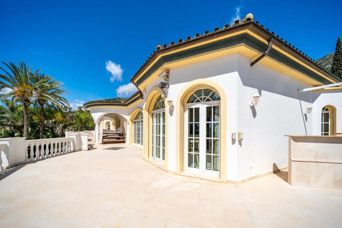 Sprzedaż niezależnego domku jednorodzinnego w Barrio Sierra Blanca, Marbella photo 3