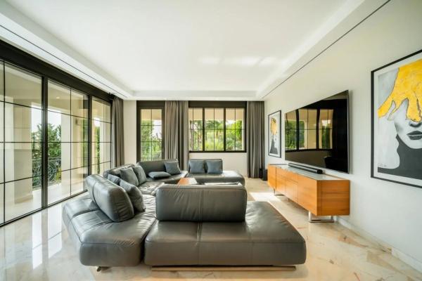 Independent chalet for sale in CL LISZT-CASCADA CAMOJAN, Marbella
 photo 3