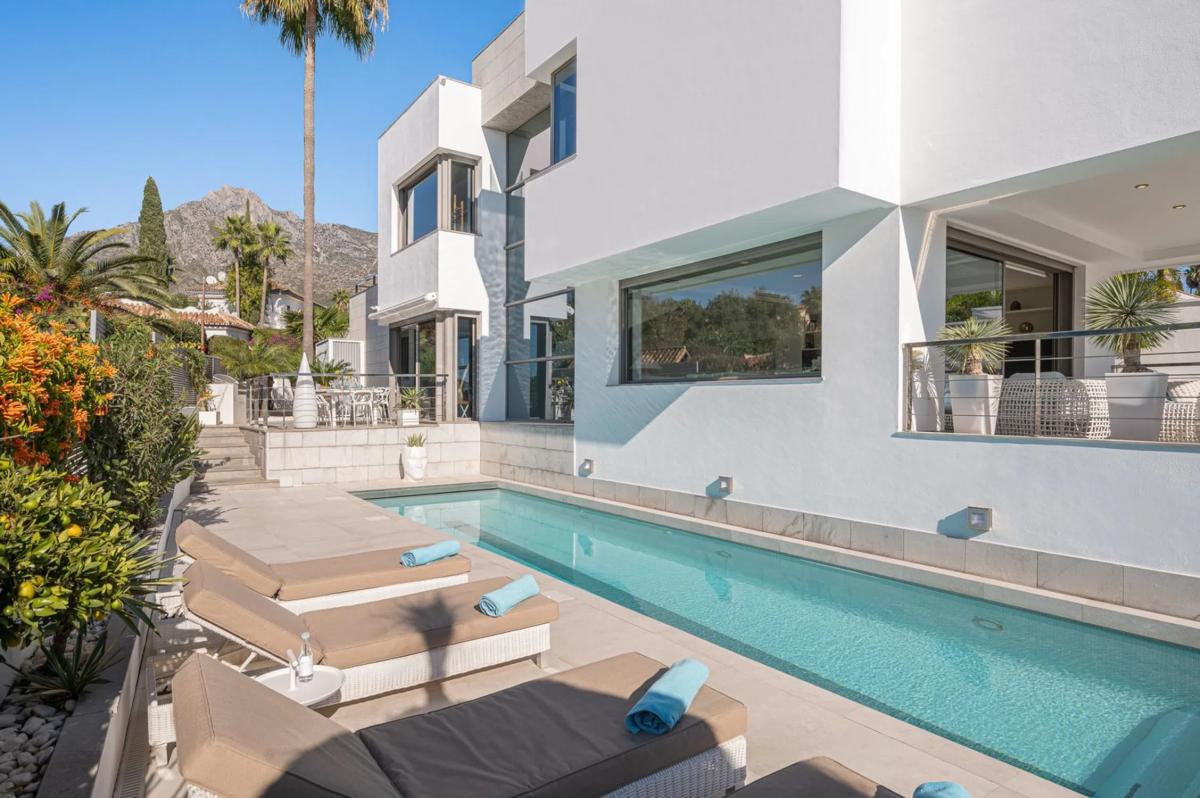 Sale of independent chalet in Barrio Nagüeles, Marbella
 photo 2