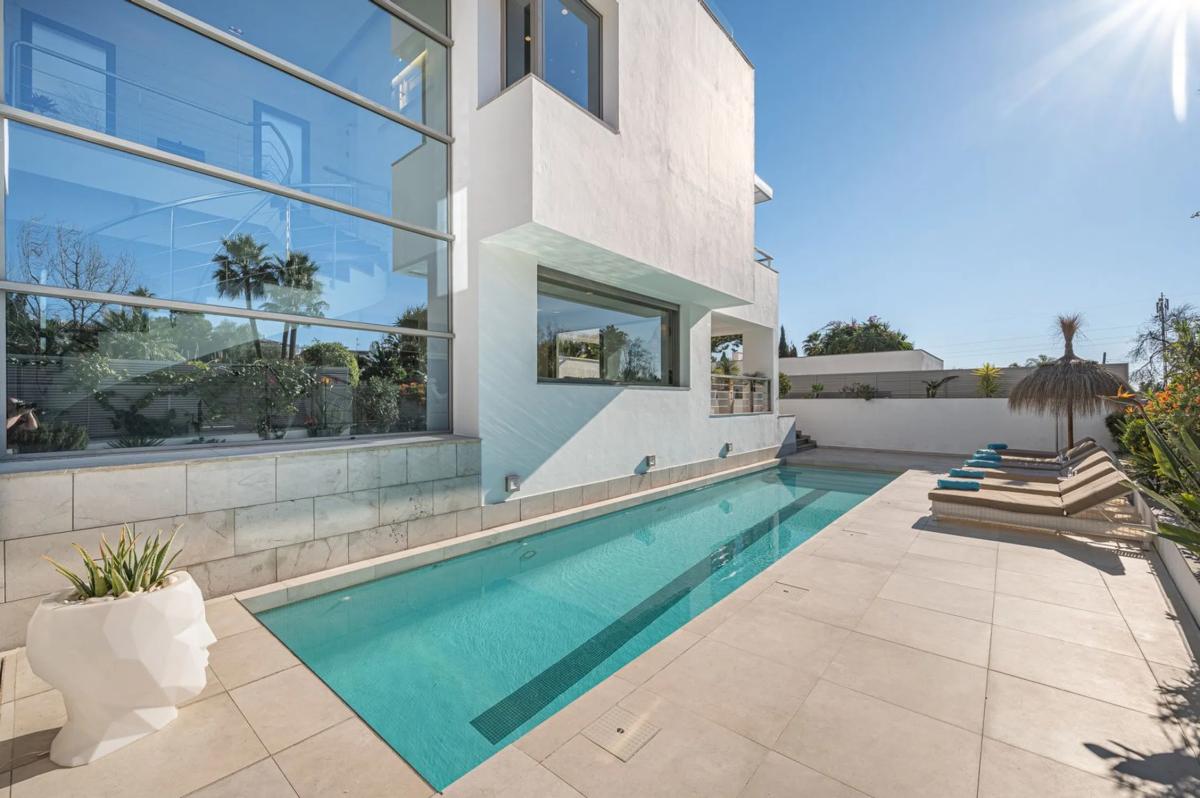 Sale of independent chalet in Barrio Nagüeles, Marbella
 photo 3