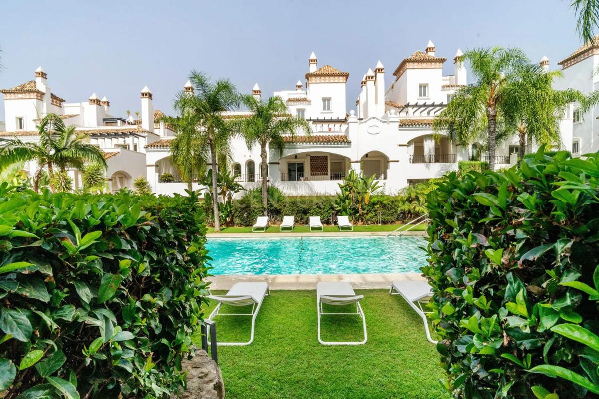 Sale of apartment in Calle Lago de los Cisnes, 1, Marbella
 photo 2