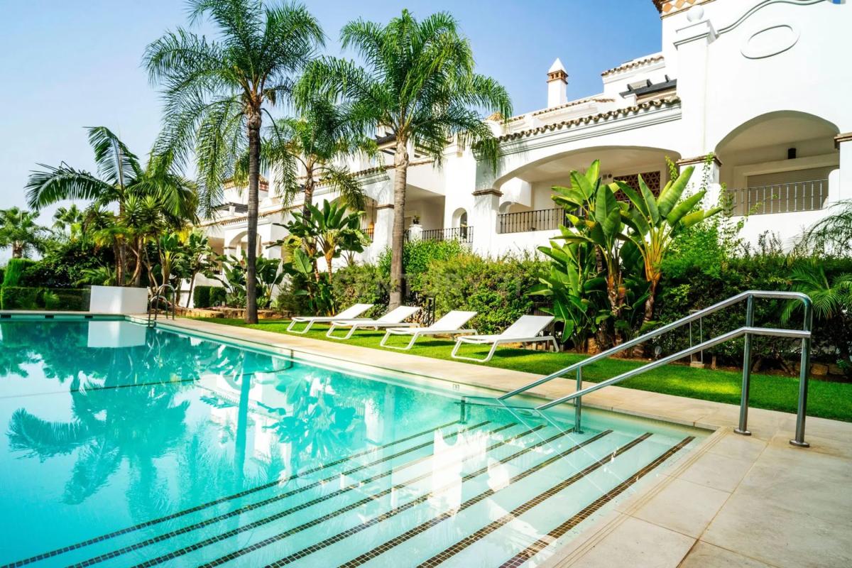 Sale of apartment in Calle Lago de los Cisnes, 1, Marbella
 photo 4