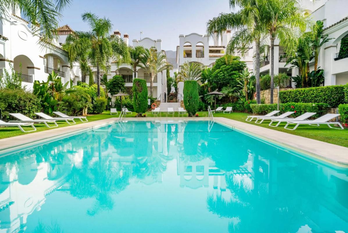 Sale of apartment in Calle Lago de los Cisnes, 1, Marbella
 photo 5