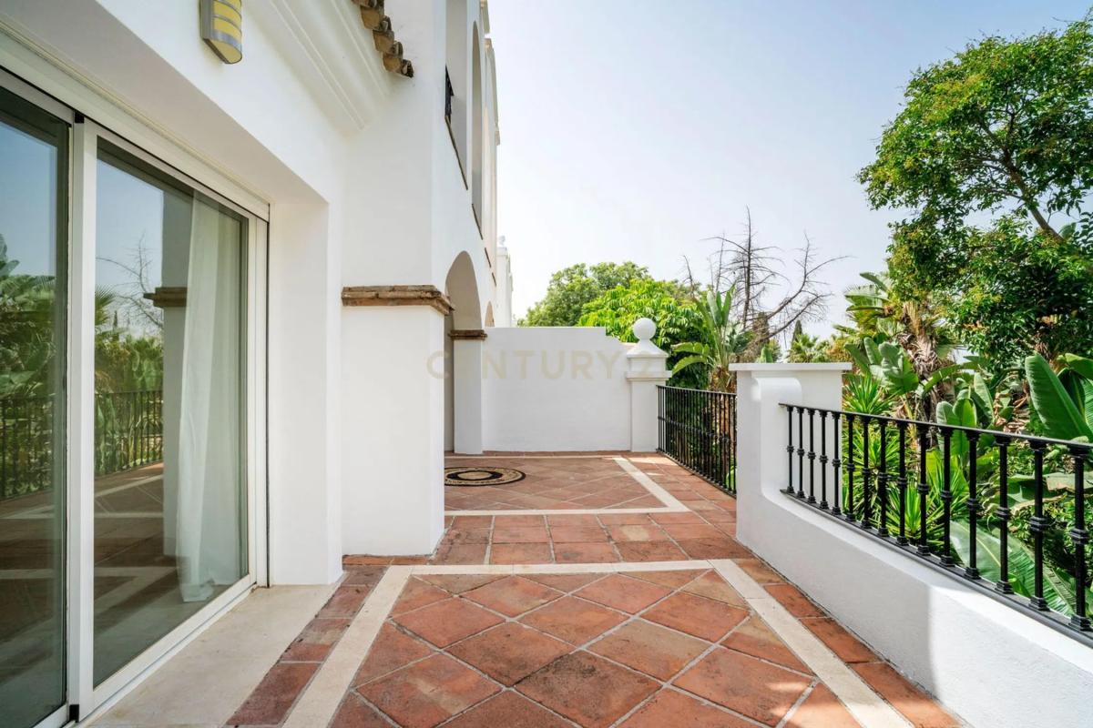 Sale of apartment in Calle Lago de los Cisnes, 1, Marbella
photo 3