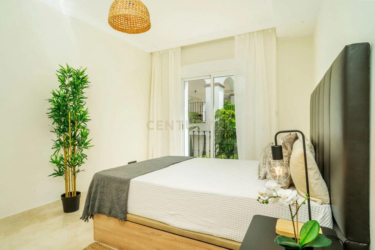 Sale of apartment in Calle Lago de los Cisnes, 1, Marbella
photo 5