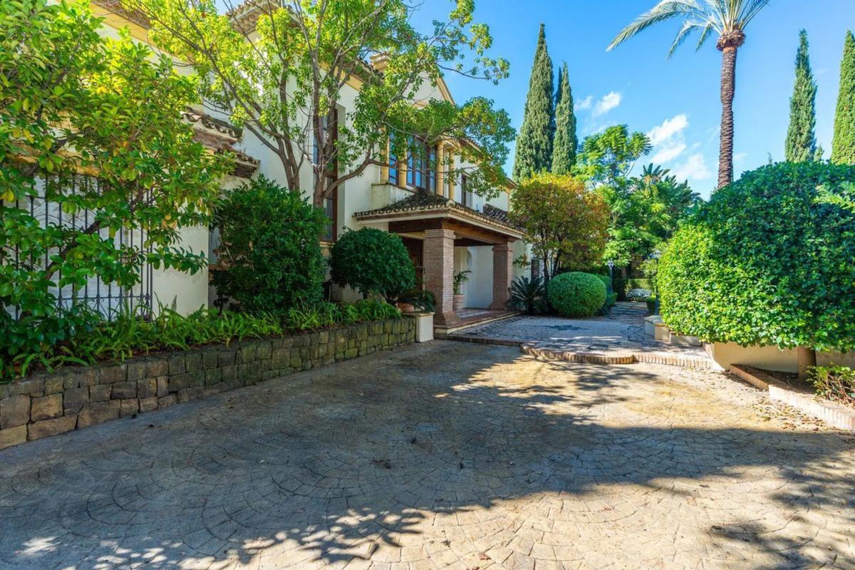 Sprzedaż niezależnego domku jednorodzinnego w Calle Sibelius, Marbella photo 5