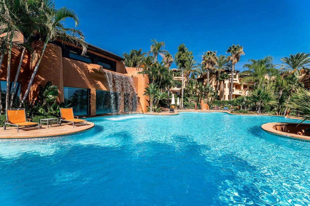 Sale of apartment in Avenida Buchinger, Marbella
 photo 2