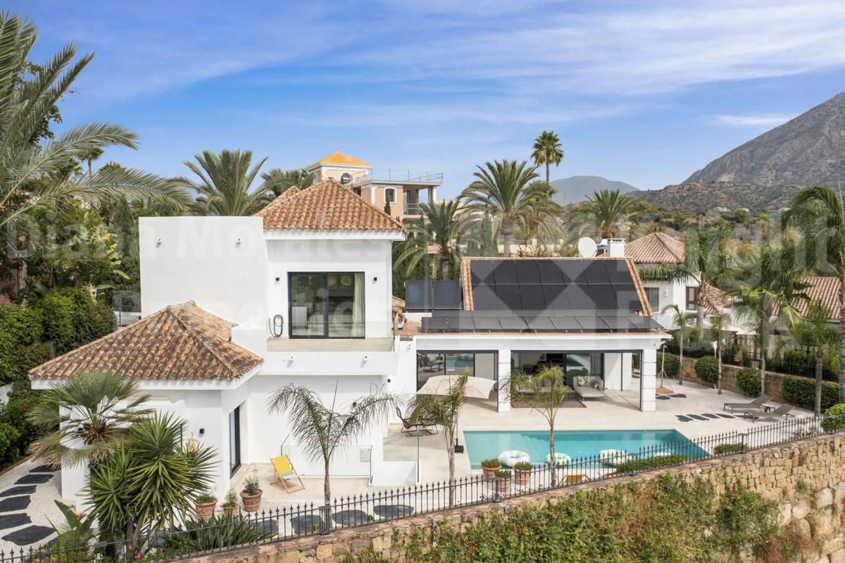 Sprzedaż niezależnego domku jednorodzinnego w Barrio Lomas de Marbella Club, Marbella photo 1