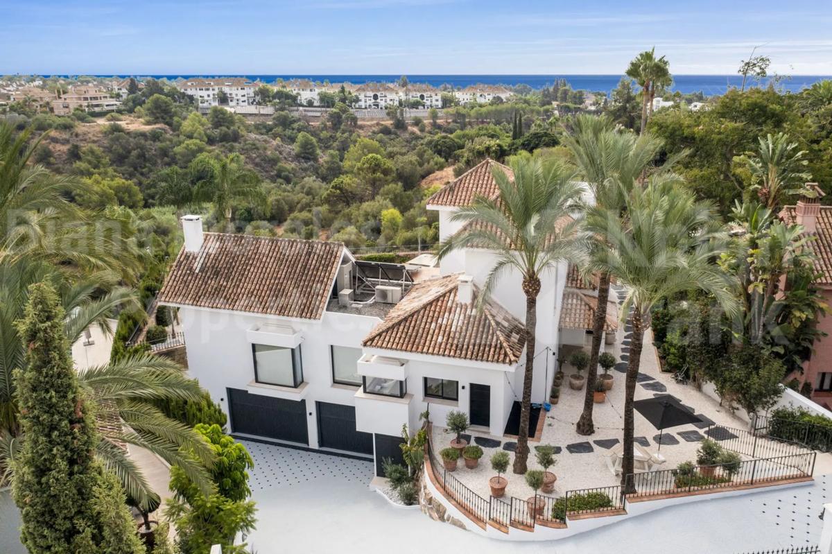 Sprzedaż niezależnego domku jednorodzinnego w Barrio Lomas de Marbella Club, Marbella photo 2