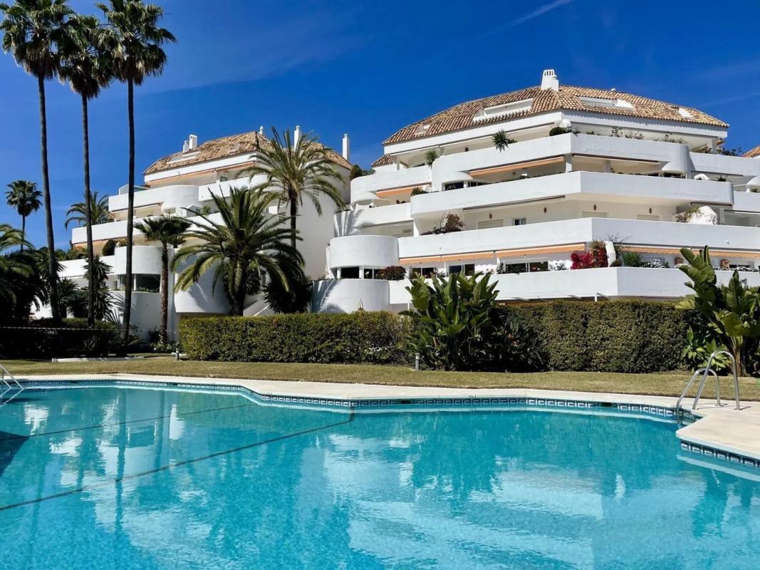 Penthouse sale in Calle Sierra Cazorla, Marbella photo 1
