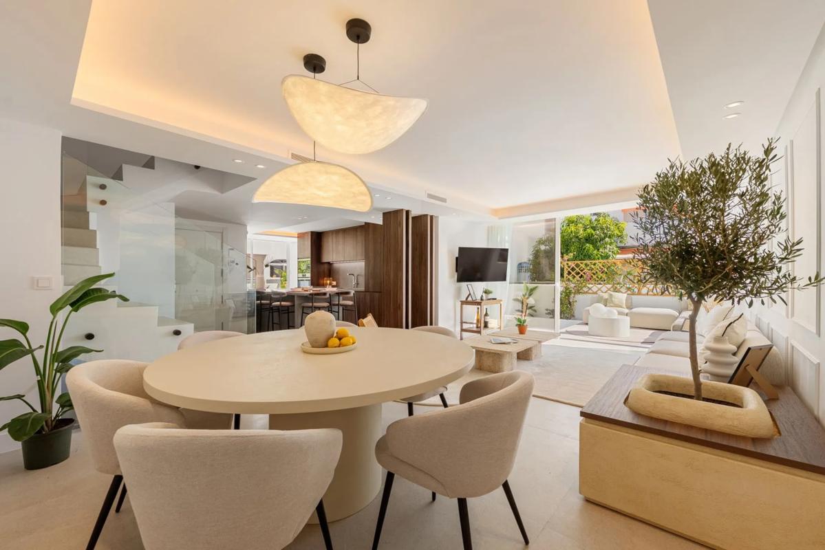 Venta de chalet adosado en  Calle Calomela, 9 -1 , Marbella photo 2