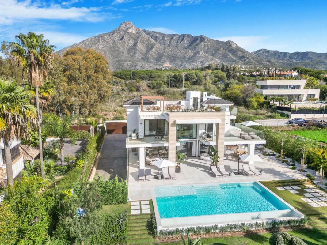 Sprzedaż niezależnego domku jednorodzinnego w Calle Sierra Nevada, Marbella photo 1