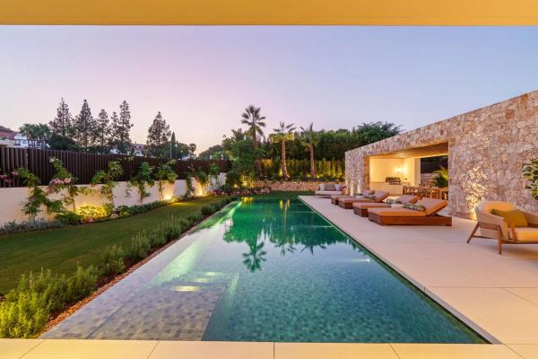 Independent chalet for sale in Calle Sierra Nevada, Marbella
 photo 2