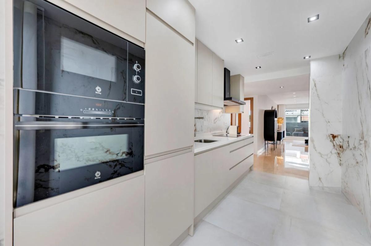 Sale of apartment in Barrio La Carolina-Guadalpín, Marbella
 photo 5