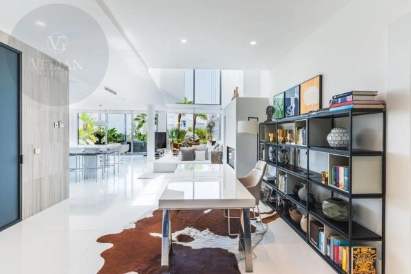 Independent chalet for sale in Barrio Sierra Blanca, Marbella
 photo 1