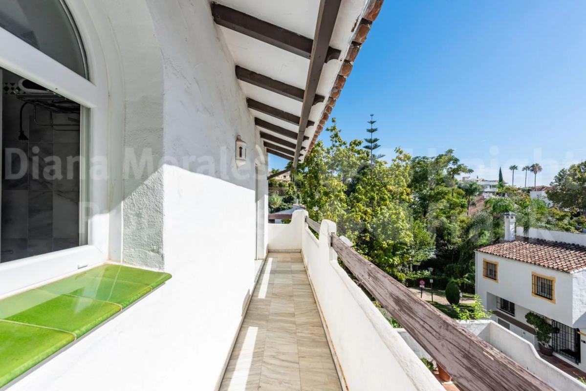 Venta de chalet adosado en  Avenida de Ceuta , Marbella photo 2