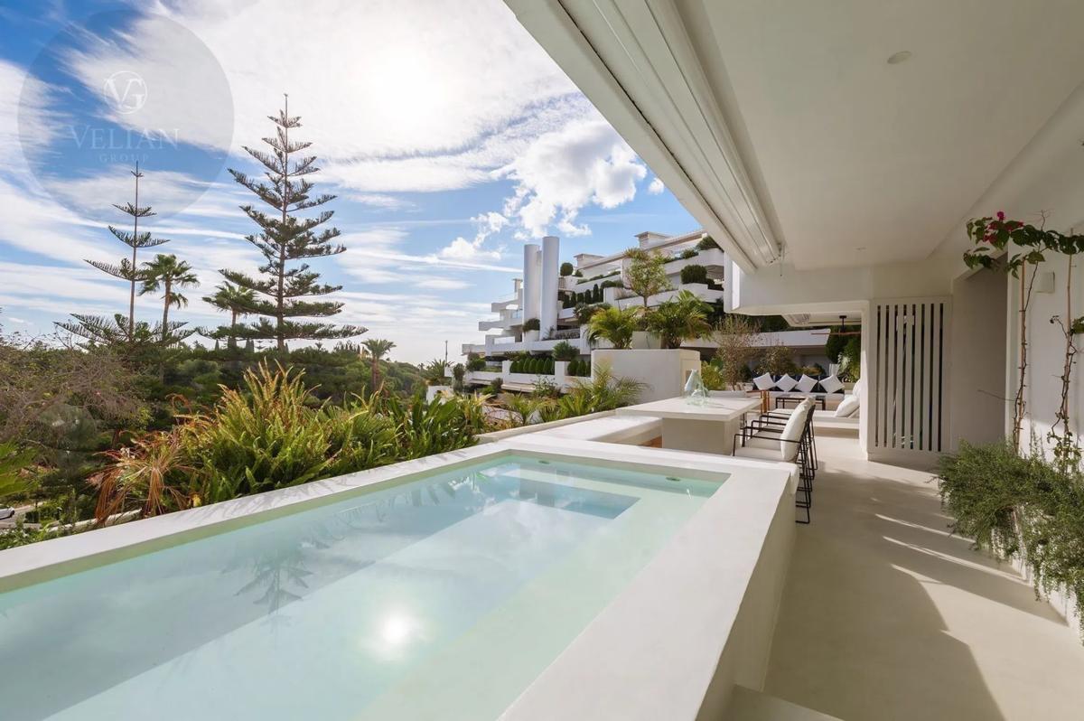 Sale of apartment in Golden Mile, Marbella
photo 2