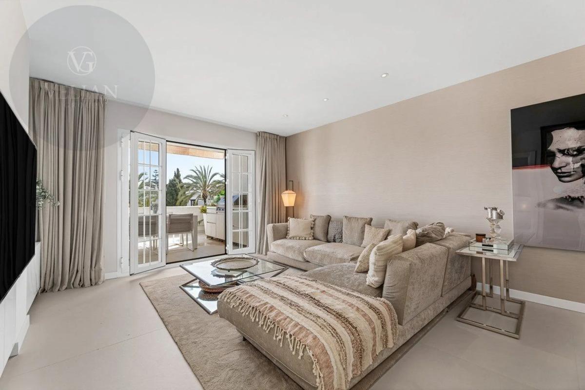 Sale of apartment in Golden Mile, Marbella
photo 3