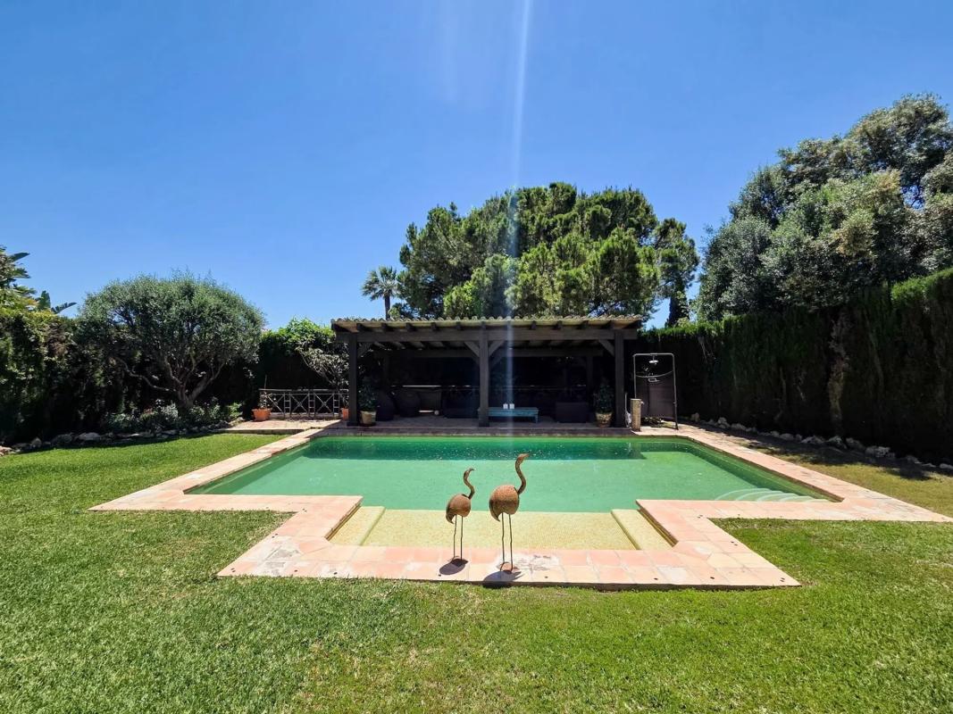 Sprzedaż niezależnego domku jednorodzinnego w Barrio Sierra Blanca, Marbella photo 1