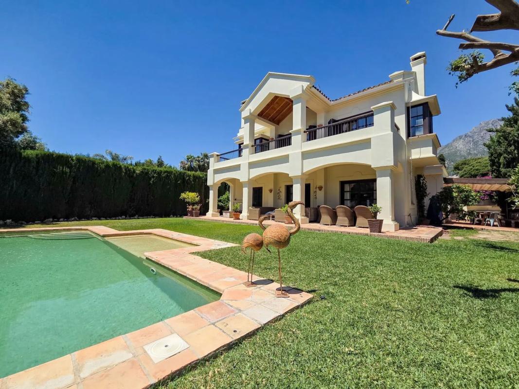 Sprzedaż niezależnego domku jednorodzinnego w Barrio Sierra Blanca, Marbella photo 2