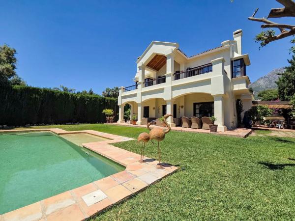 Independent chalet for sale in Barrio Sierra Blanca, Marbella
 photo 2