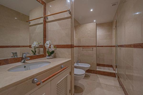 Квартира на продажу на Via Hotel Don Pepe, Марбелла photo 1
