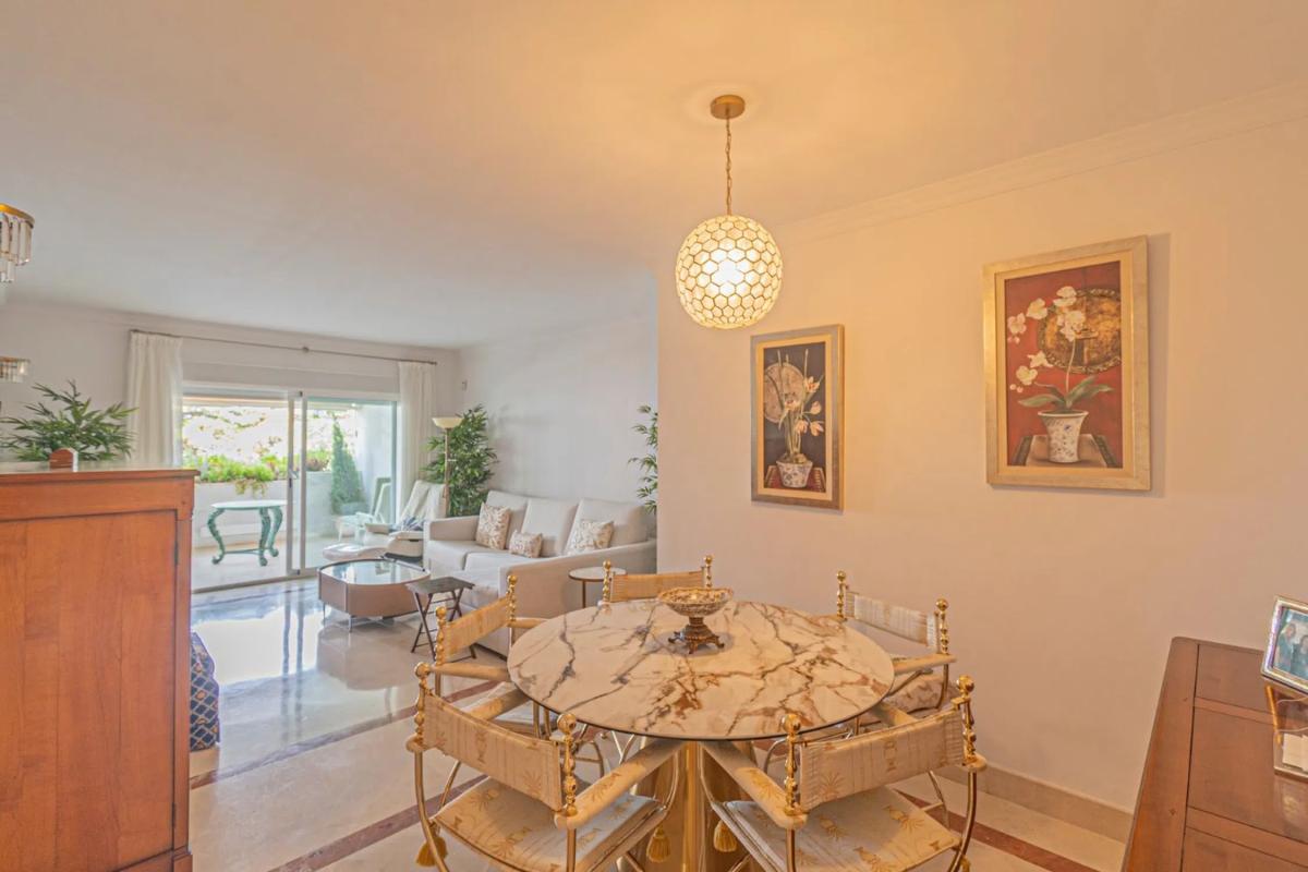 Sale of apartment in Via Hotel Don Pepe, Marbella
 photo 2