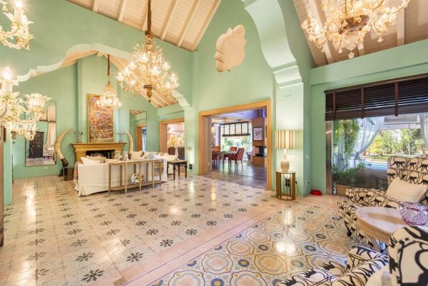 Independent chalet for sale in Barrio Lomas de Marbella Club, Marbella
 photo 2