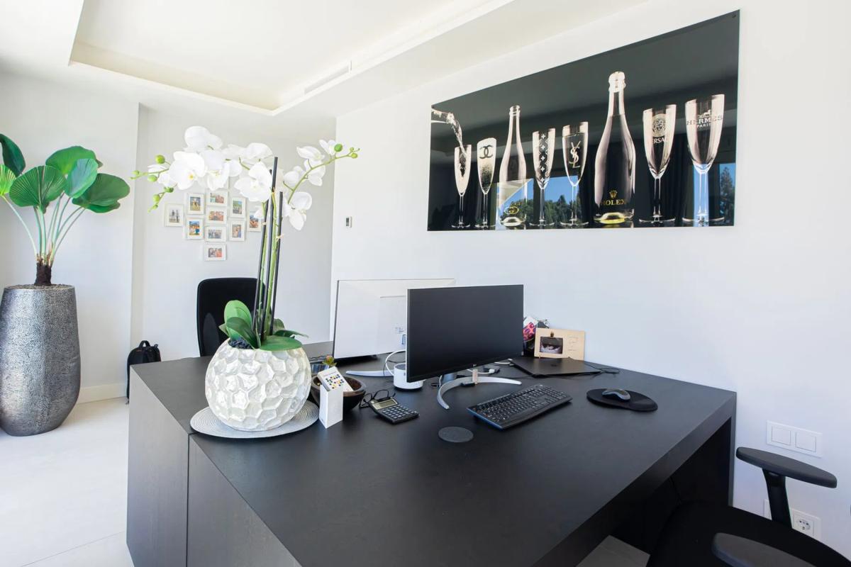 Venta de piso en Lomas de Rio Verde, Marbella
photo 2