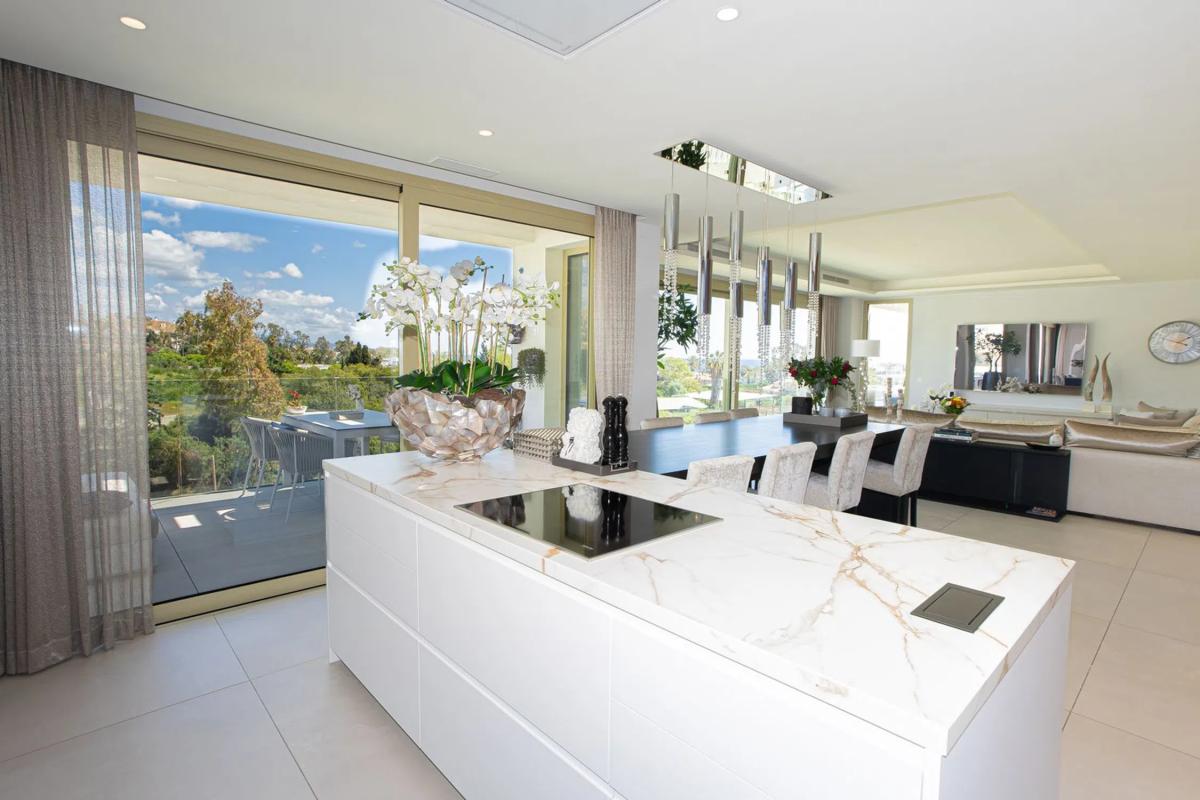 Venta de piso en Lomas de Rio Verde, Marbella
photo 3