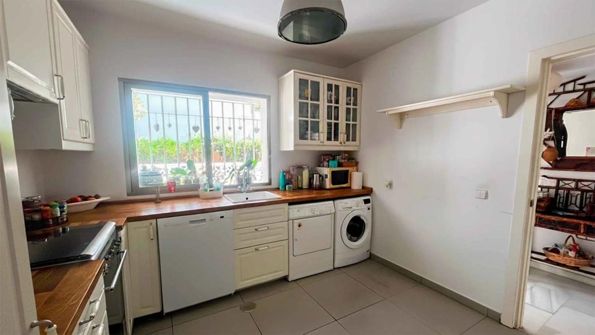 Продажа таунхауса в  Calle de Marcasitas , Марбелла photo 2