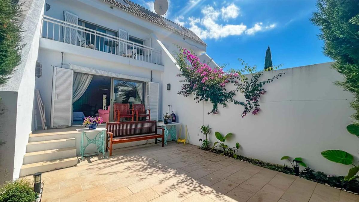 Продажа таунхауса в  Calle de Marcasitas , Марбелла photo 3