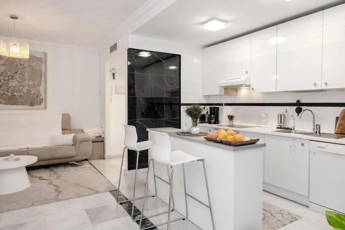 Sale of apartment in Barrio La Carolina-Guadalpín, Marbella
 photo 3
