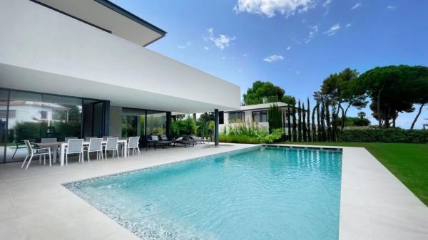 Independent chalet for sale in Calle Clavel, 77, Marbella
 photo 1