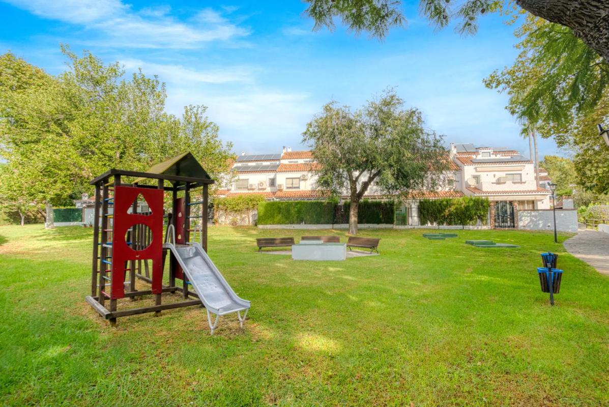 Venta de chalet adosado en Avenida de Ceuta s/n , Marbella photo 2