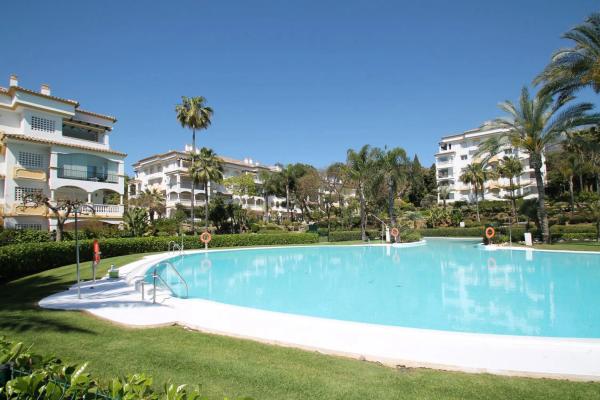 Apartment for sale in Calle San Joaquín, Marbella photo 1