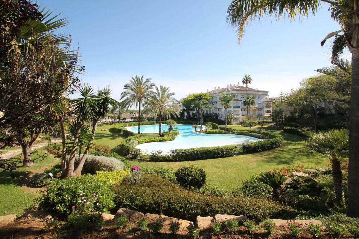Sale of apartment in Calle San Joaquín, Marbella
 photo 2
