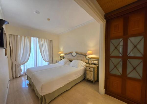 Apartment for sale in  Calle Velázquez, 4, Marbella photo 4